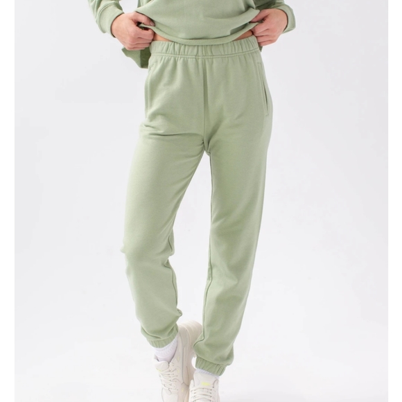 Yoga Jeans Lightweight Jogger Set in Reseda - Picture 3 of 5